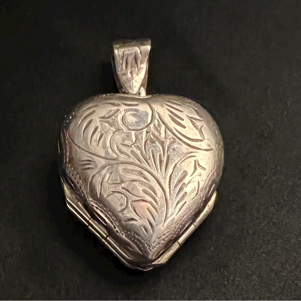 Silver heart Locket